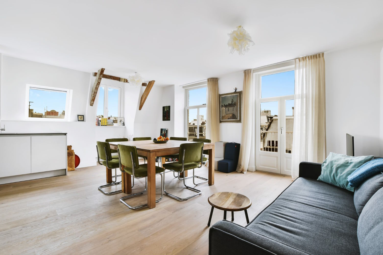 Wysokiej jakości podłogi drewniane: parkiety i deski podłogowe